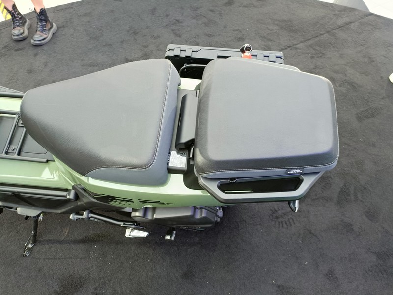 Honda Square X 125: Mẫu xe ga siêu dị, gây sốt giới trẻ với kiểu dáng vuông vức chưa từng có- Ảnh 5. Honda Square X 125: Mẫu xe ga siêu dị, gây sốt giới trẻ với kiểu dáng vuông vức chưa từng có- Ảnh 5.
