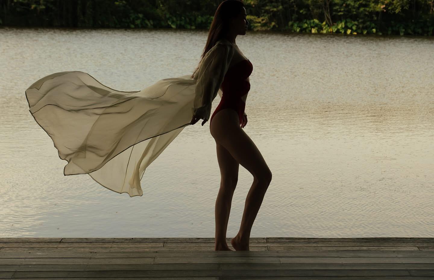 Body ngoài 40 bốc lửa của Hồ Ngọc Hà và Lệ Quyên được quyết định bởi "nửa kia": Cứ làm thế này còn lâu mới già! - Ảnh 3. Body ngoài 40 bốc lửa của Hồ Ngọc Hà và Lệ Quyên được quyết định bởi "nửa kia": Cứ làm thế này còn lâu mới già! - Ảnh 3.