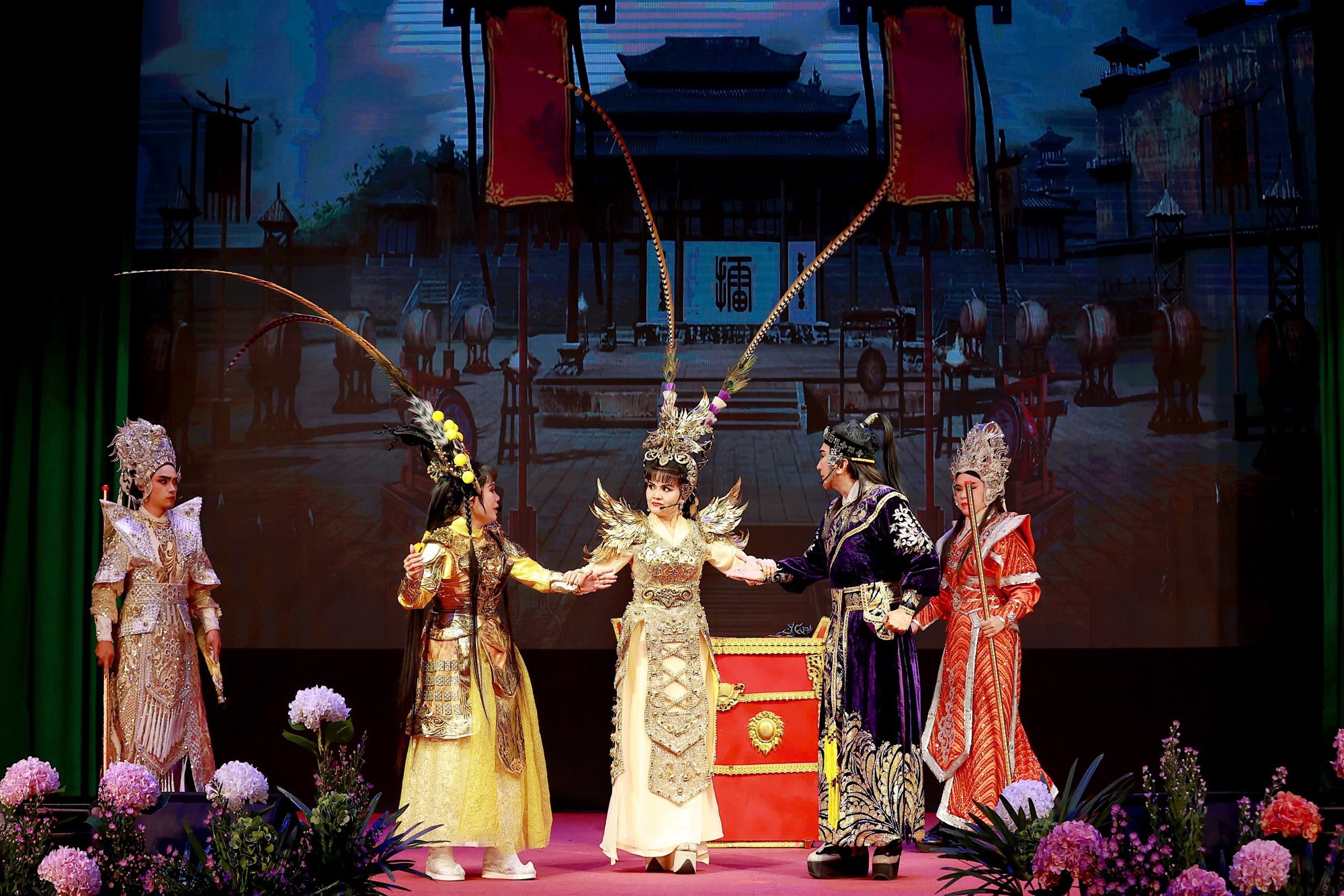 Ngọc Bảo Vy hóa Thần Nữ, diễn thăng hoa cùng vợ chồng NSƯT Kim Tử Long- Ảnh 2.