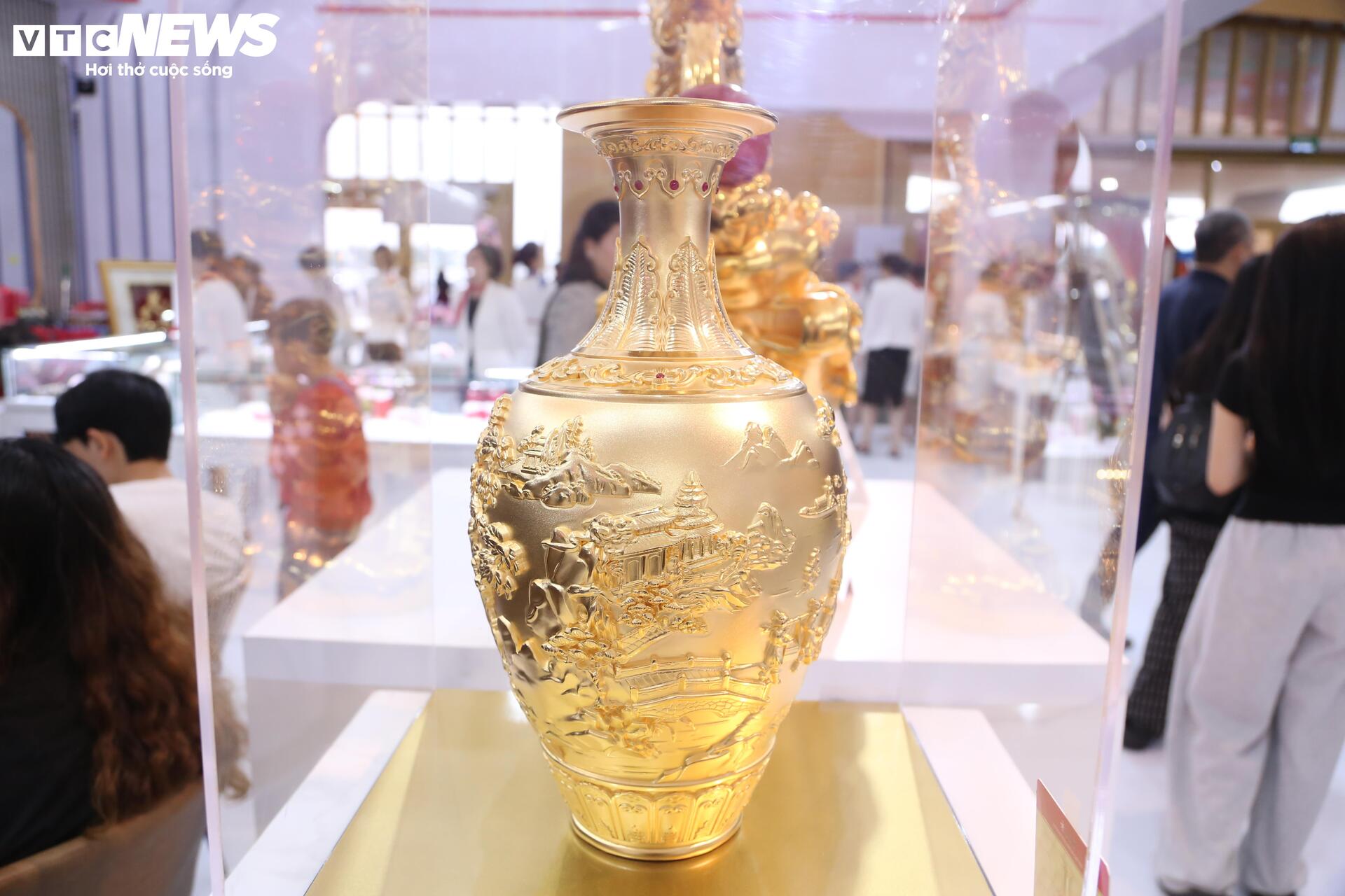 Tượng 'Phúc Long Tụ Bảo' mạ vàng giá hơn nửa tỷ đồng tại Hội chợ Mùa Thu 2025- Ảnh 9.