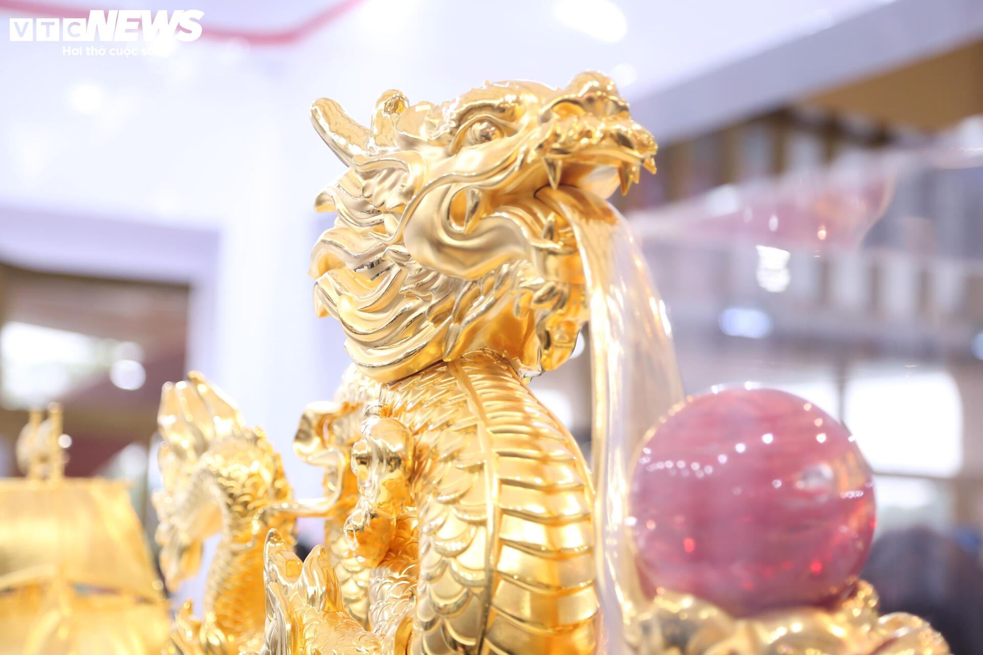 Tượng 'Phúc Long Tụ Bảo' mạ vàng giá hơn nửa tỷ đồng tại Hội chợ Mùa Thu 2025- Ảnh 6.