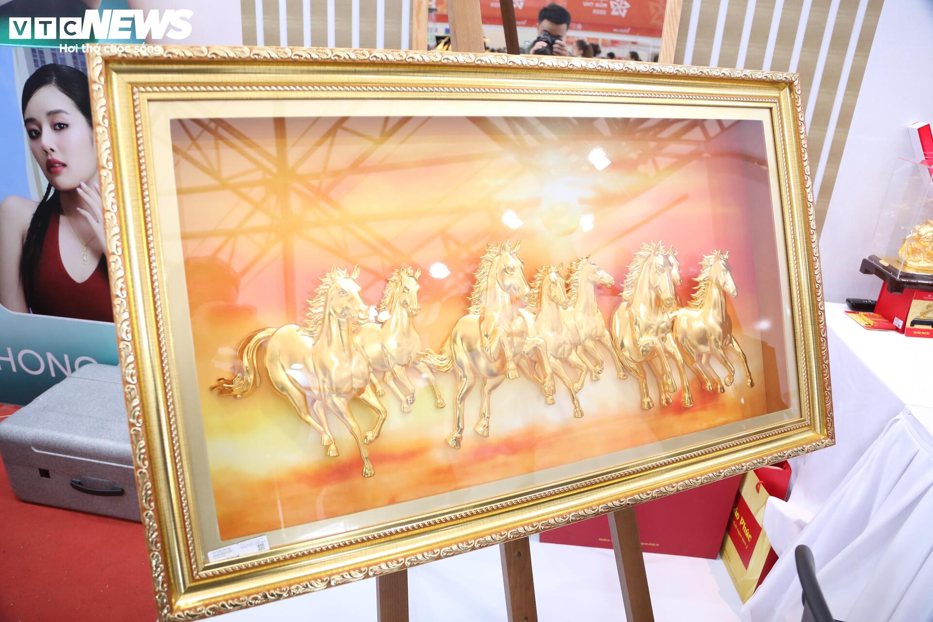 Tượng 'Phúc Long Tụ Bảo' mạ vàng giá hơn nửa tỷ đồng tại Hội chợ Mùa Thu 2025- Ảnh 11.