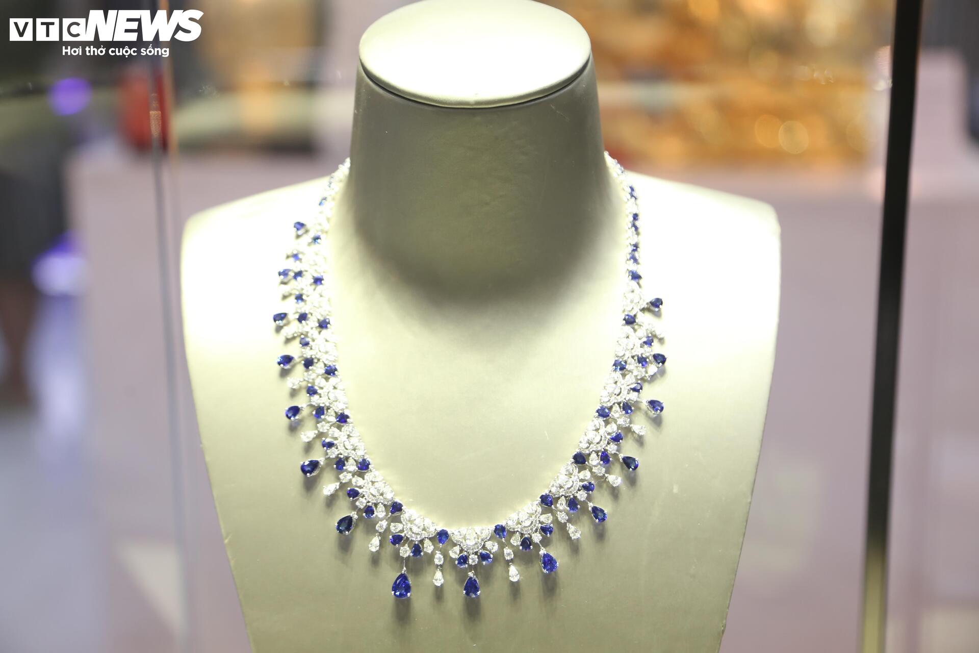 Tượng 'Phúc Long Tụ Bảo' mạ vàng giá hơn nửa tỷ đồng tại Hội chợ Mùa Thu 2025- Ảnh 12.