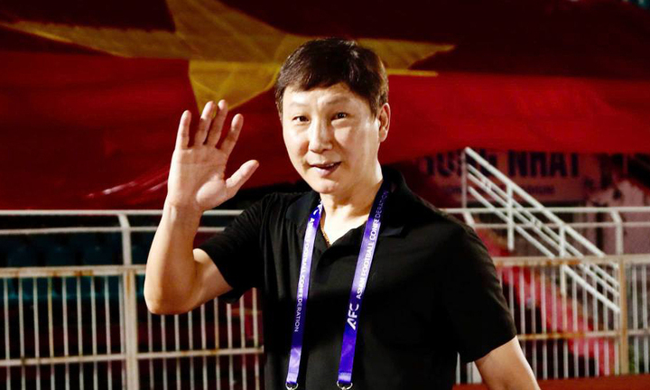 HLV Kim Sang-sik nói thẳng thói quen xấu của cầu thủ Việt Nam- Ảnh 1.