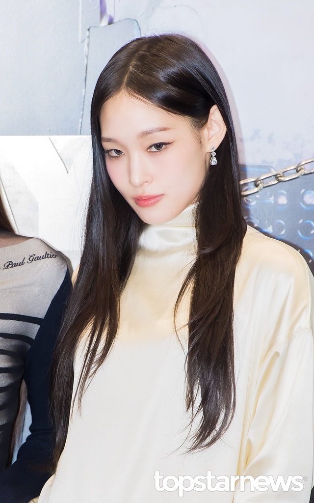 Tài phiệt đi làm ca sĩ bị theo dõi- Ảnh 2. Tài phiệt đi làm ca sĩ bị theo dõi- Ảnh 2.