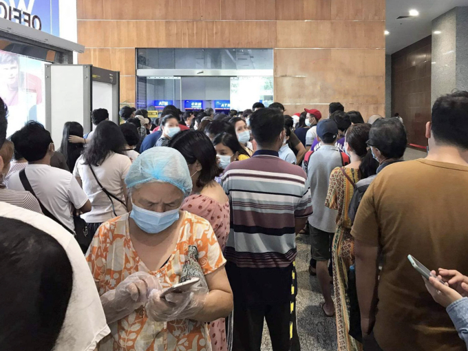 ATM lỗi cho rút tiền không giới hạn, người dân ồ ạt rút cả chục tỷ đồng- Ảnh 1.