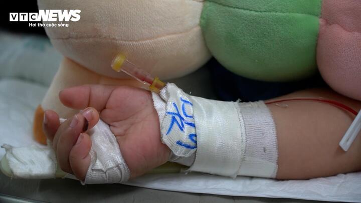 Cảnh báo nguy cơ 'dịch chồng dịch' ở TP.HCM- Ảnh 2.