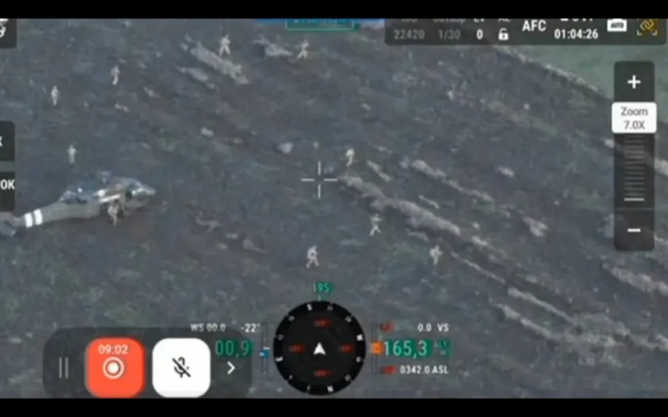 Giám đốc tình báo Ukraine thân chinh chỉ huy chặt vòng vây Nga ở Pokrovsk: 5 đoạn video hé lộ cái kết- Ảnh 1.