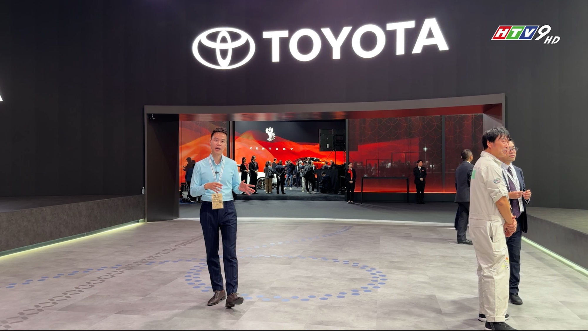 15 phút đi hết 4 gian Century, Lexus, Toyota, Daihatsu: Xe gì cũng có, giá nào cũng chơi, ai cũng có thứ dùng!- Ảnh 1.