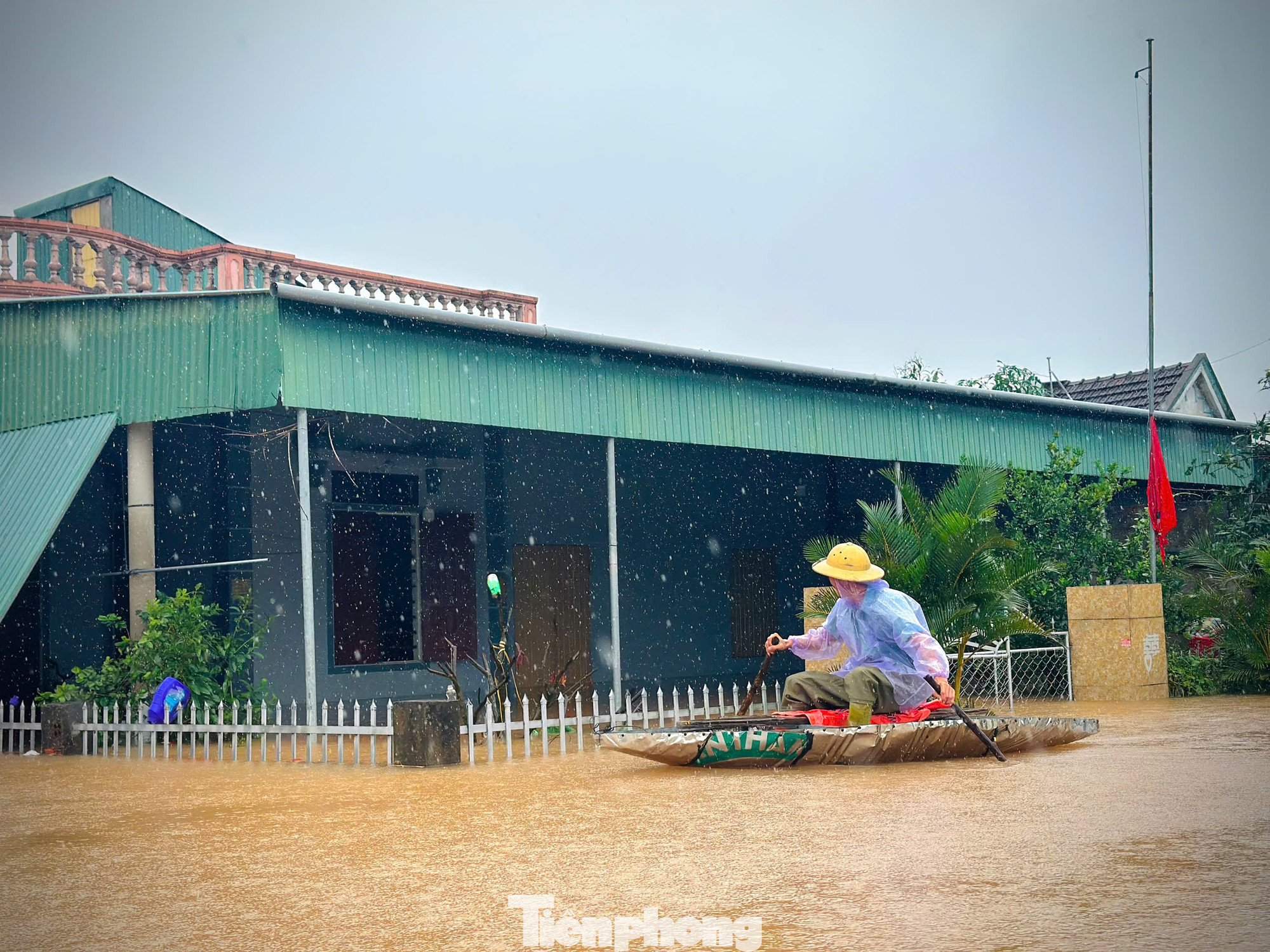 H&agrave; Tĩnh hết b&atilde;o đến lũ: 'Ch&uacute;ng t&ocirc;i kiệt quệ rồi'- Ảnh 5.