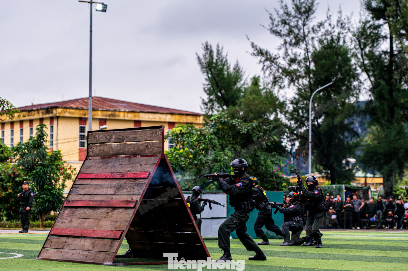 Cảnh sát đặc nhiệm Quảng Ninh dùng súng bắn tỉa và UAV diễn tập vây bắt khủng bố- Ảnh 14.