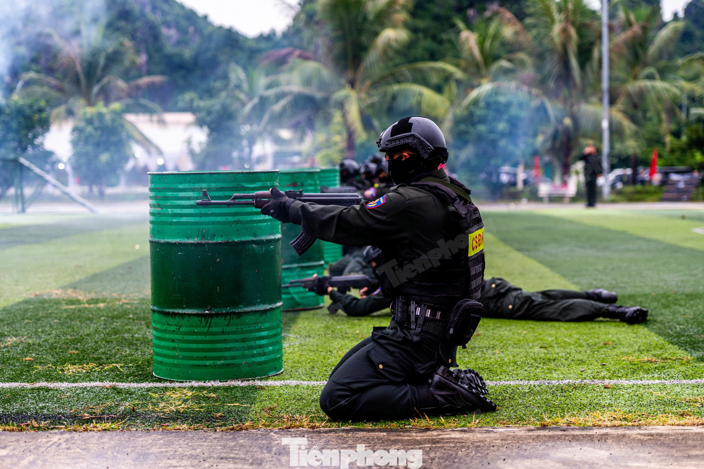Cảnh sát đặc nhiệm Quảng Ninh dùng súng bắn tỉa và UAV diễn tập vây bắt khủng bố- Ảnh 12.