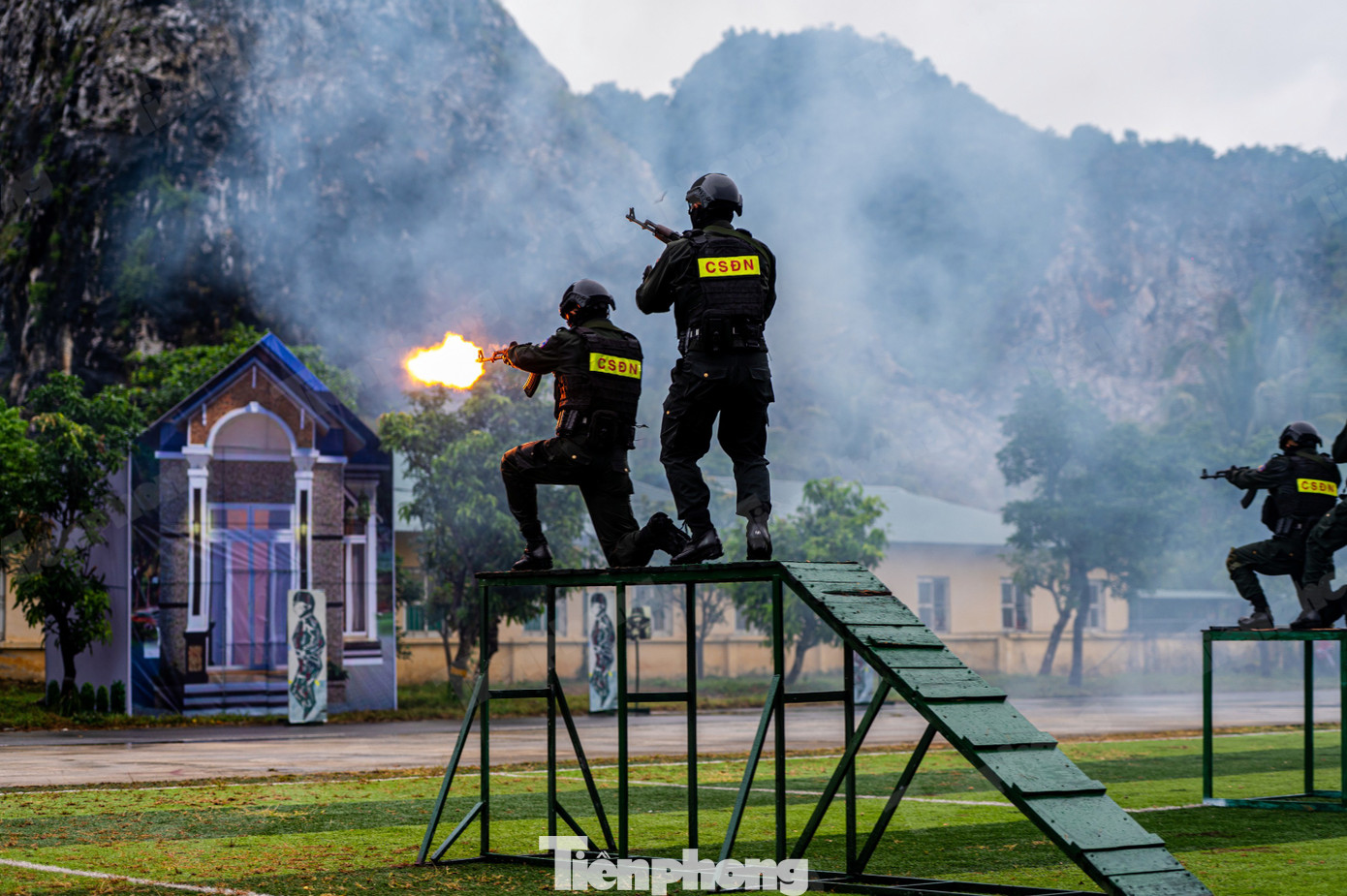 Cảnh sát đặc nhiệm Quảng Ninh dùng súng bắn tỉa và UAV diễn tập vây bắt khủng bố- Ảnh 16.