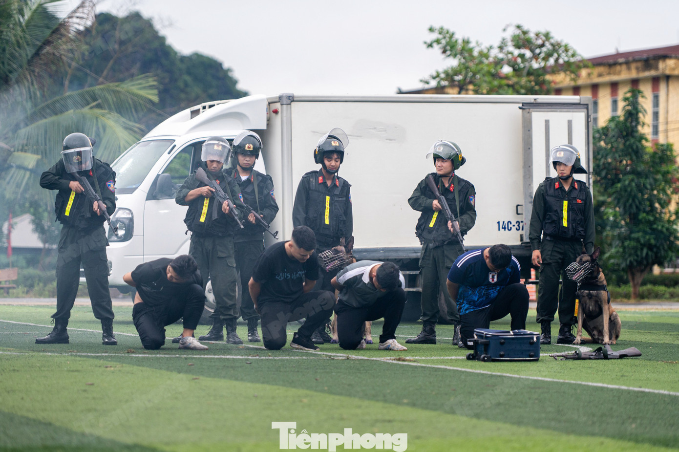 Cảnh sát đặc nhiệm Quảng Ninh dùng súng bắn tỉa và UAV diễn tập vây bắt khủng bố- Ảnh 17.