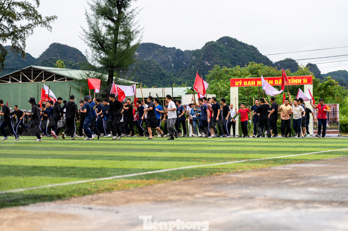 Cảnh sát đặc nhiệm Quảng Ninh dùng súng bắn tỉa và UAV diễn tập vây bắt khủng bố- Ảnh 2.