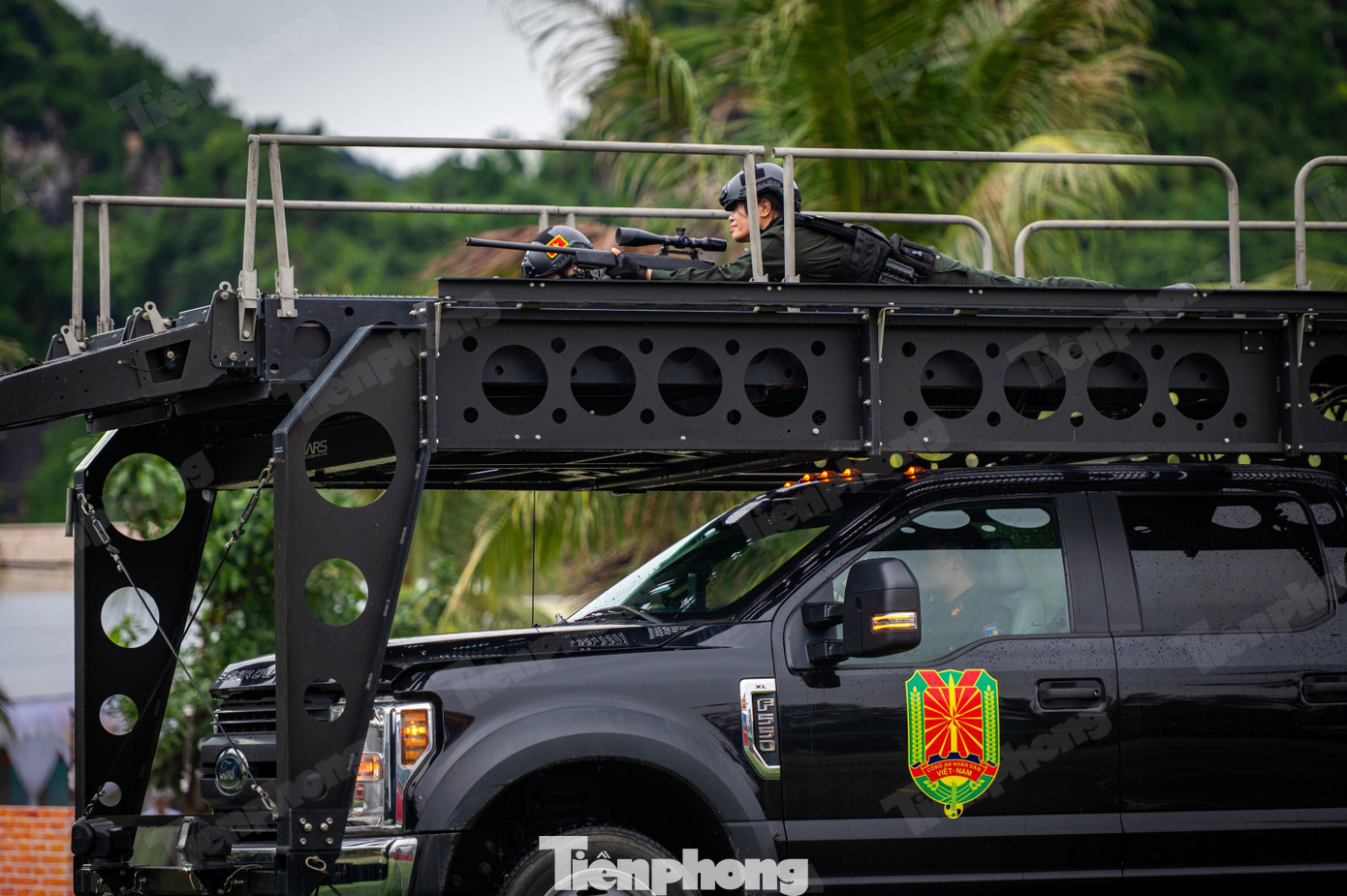 Cảnh sát đặc nhiệm Quảng Ninh dùng súng bắn tỉa và UAV diễn tập vây bắt khủng bố- Ảnh 8.