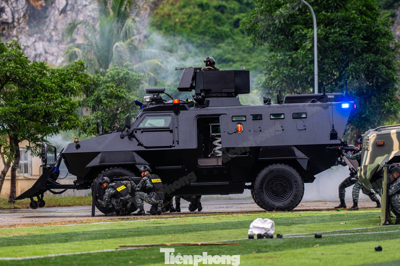 Cảnh sát đặc nhiệm Quảng Ninh dùng súng bắn tỉa và UAV diễn tập vây bắt khủng bố- Ảnh 10.