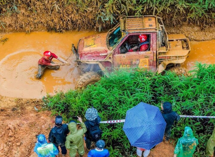 Giải đua xe địa h&igrave;nh Việt Nam: D&agrave;n xe off-road 'c&agrave;y xới' chảo lửa Đồng M&ocirc;- Ảnh 3.