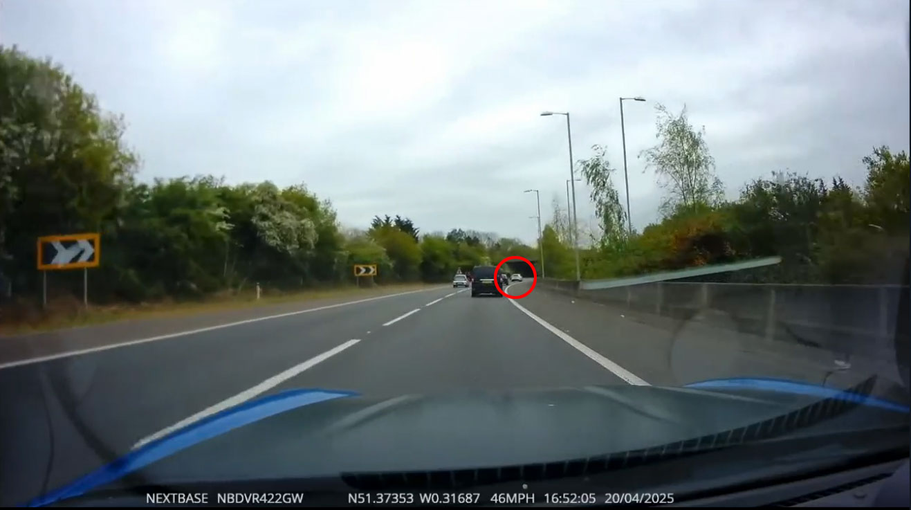 Tay lái tệ nhất Ngoại hạng Anh: Sao Chelsea phóng Lamborghini như điên, 9 lần bị phạt vì lái xe nguy hiểm- Ảnh 2. Tay lái tệ nhất Ngoại hạng Anh: Sao Chelsea phóng Lamborghini như điên, 9 lần bị phạt vì lái xe nguy hiểm- Ảnh 2.