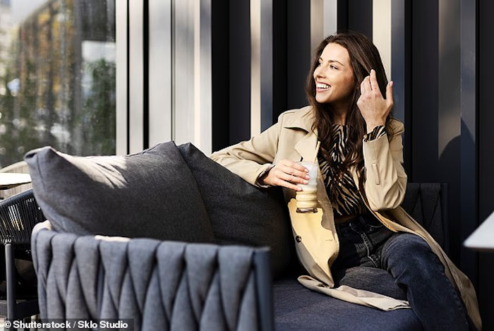 27 dấu hiệu cho thấy bạn đã quá già, lỗi thời trong mắt thế hệ trẻ- Ảnh 1.