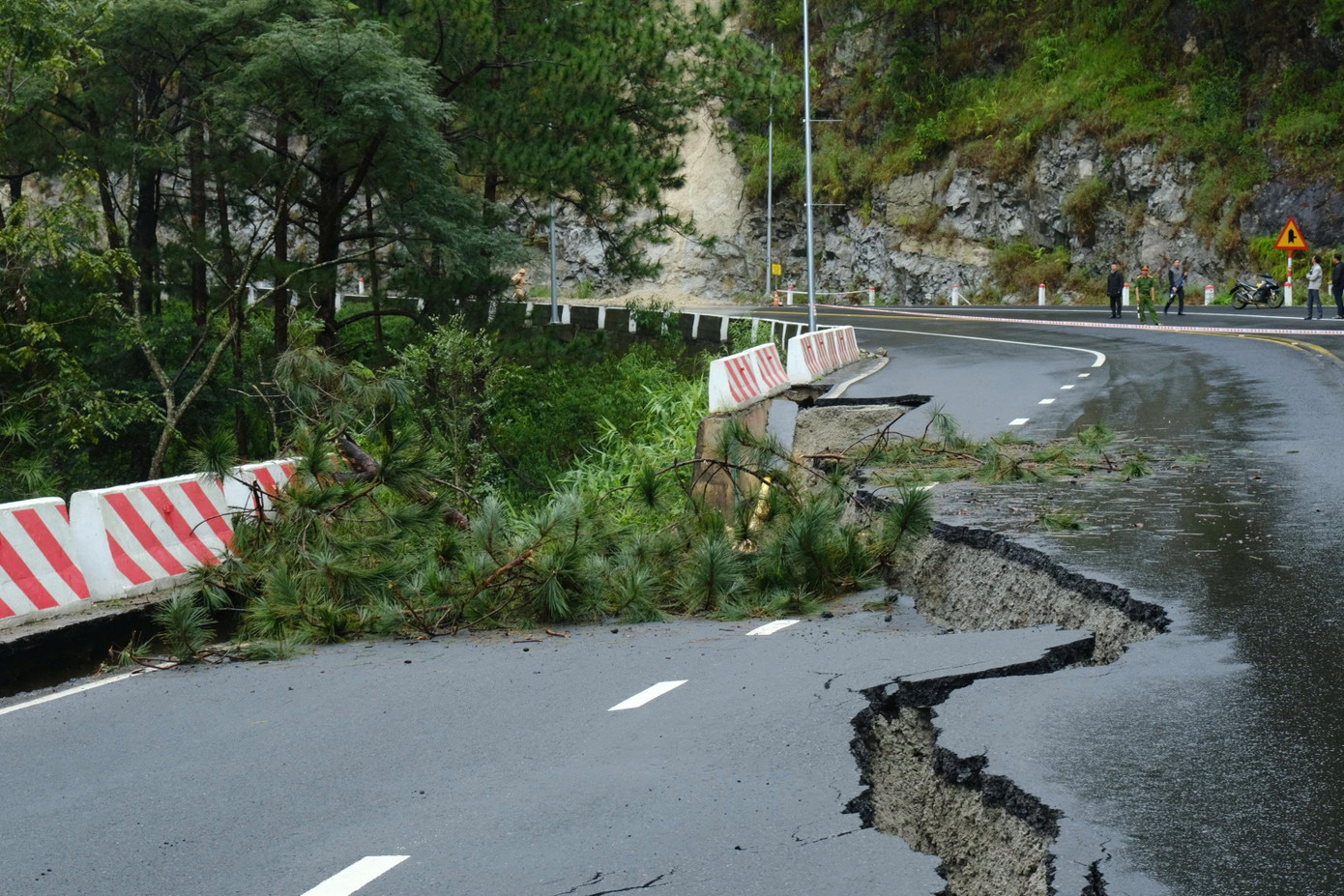 Ứng phó thiên tai dị thường và khốc liệt- Ảnh 6.