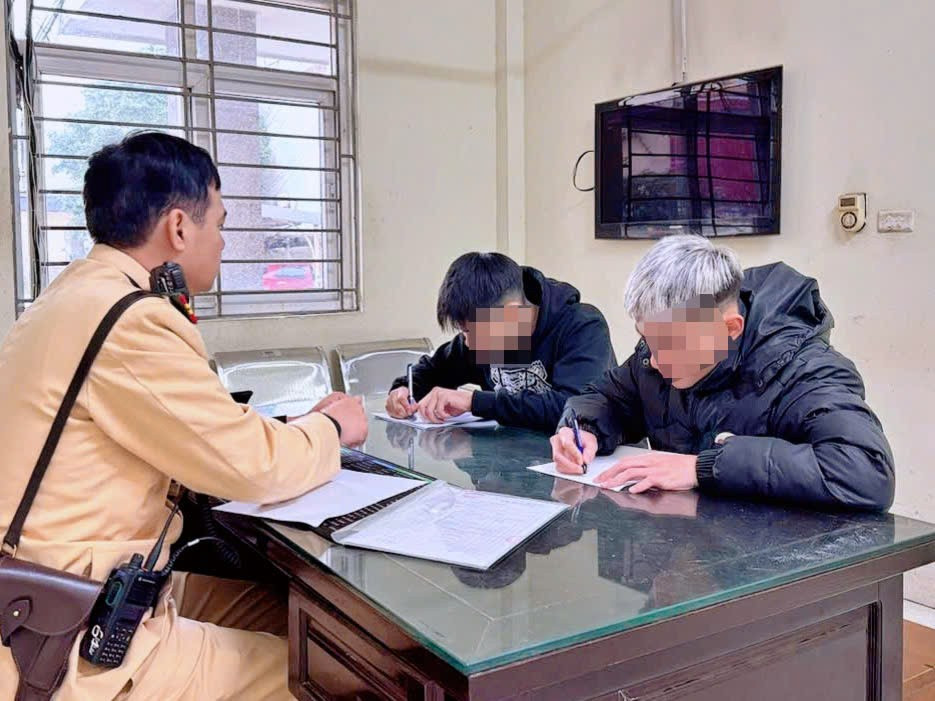 Hà Nội: 'Bốc đầu' xe trên đường bị tịch thu phương tiện- Ảnh 2.