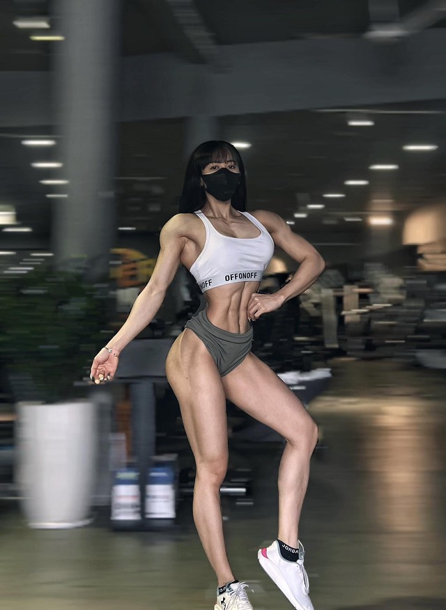 Cô gái Đắk Lắk mặt xinh như búp bê nhưng nhìn xuống bên dưới thì sốc ngang, thể hình này đỉnh quá!- Ảnh 4.