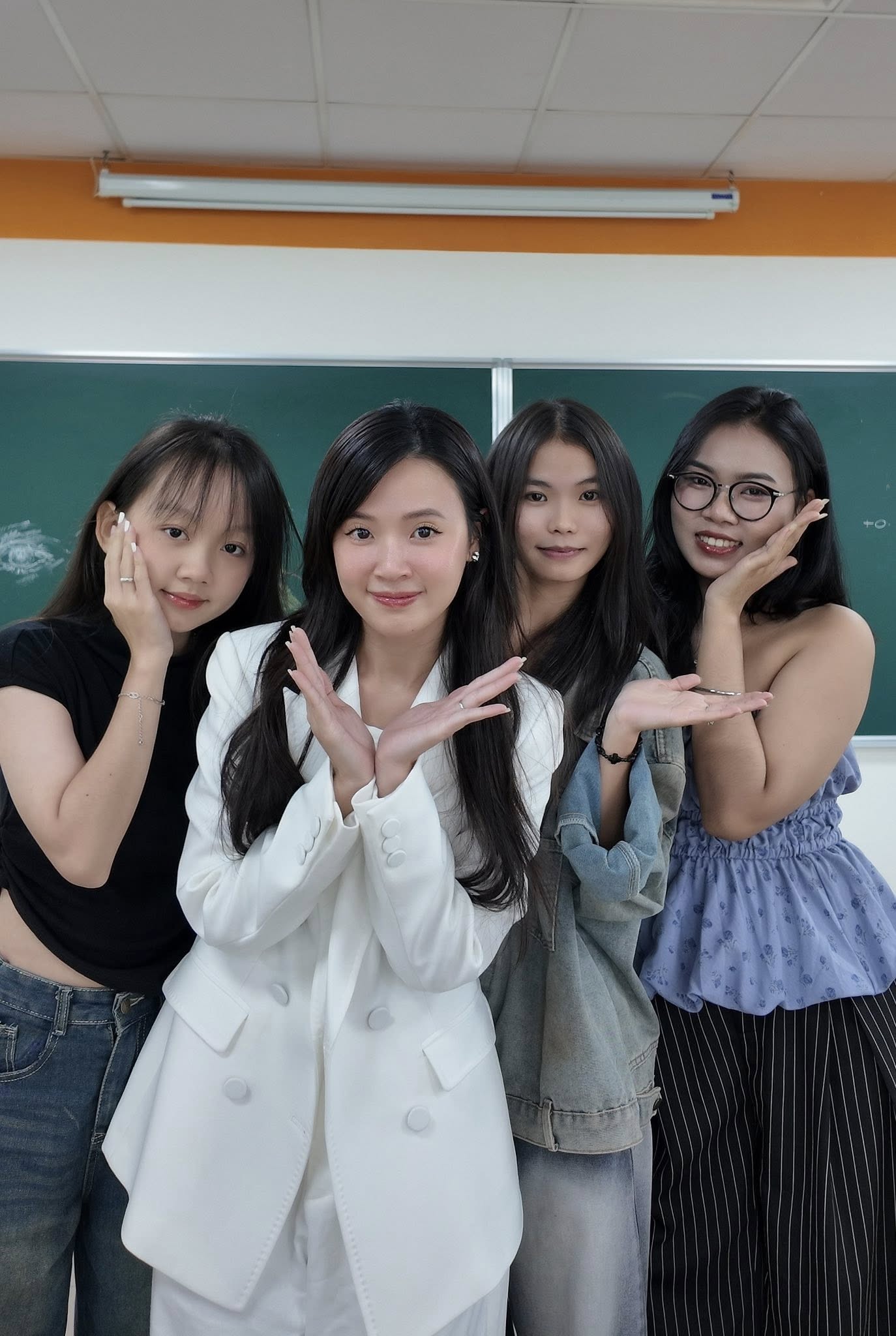 Vbiz có 1 mỹ nhân “sáng làm cô giáo, tối lên đồ đi quẩy”: U40 mà trẻ hơn học sinh mới đáng nể- Ảnh 6.