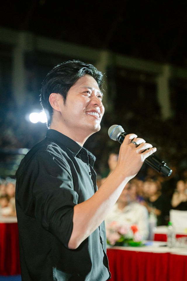 Nhạc sĩ Nguyễn Văn Chung đỗ đại học ở tuổi 42 - Ảnh 1.