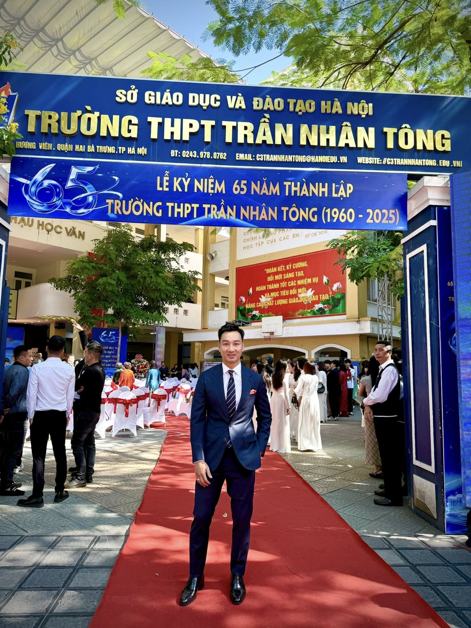 Nam sinh đen - gầy - nghịch từng l&agrave;m "đại ca" trường cấp 3, 24 năm sau trở lại trường xưa khiến tất cả trầm trồ- Ảnh 1.