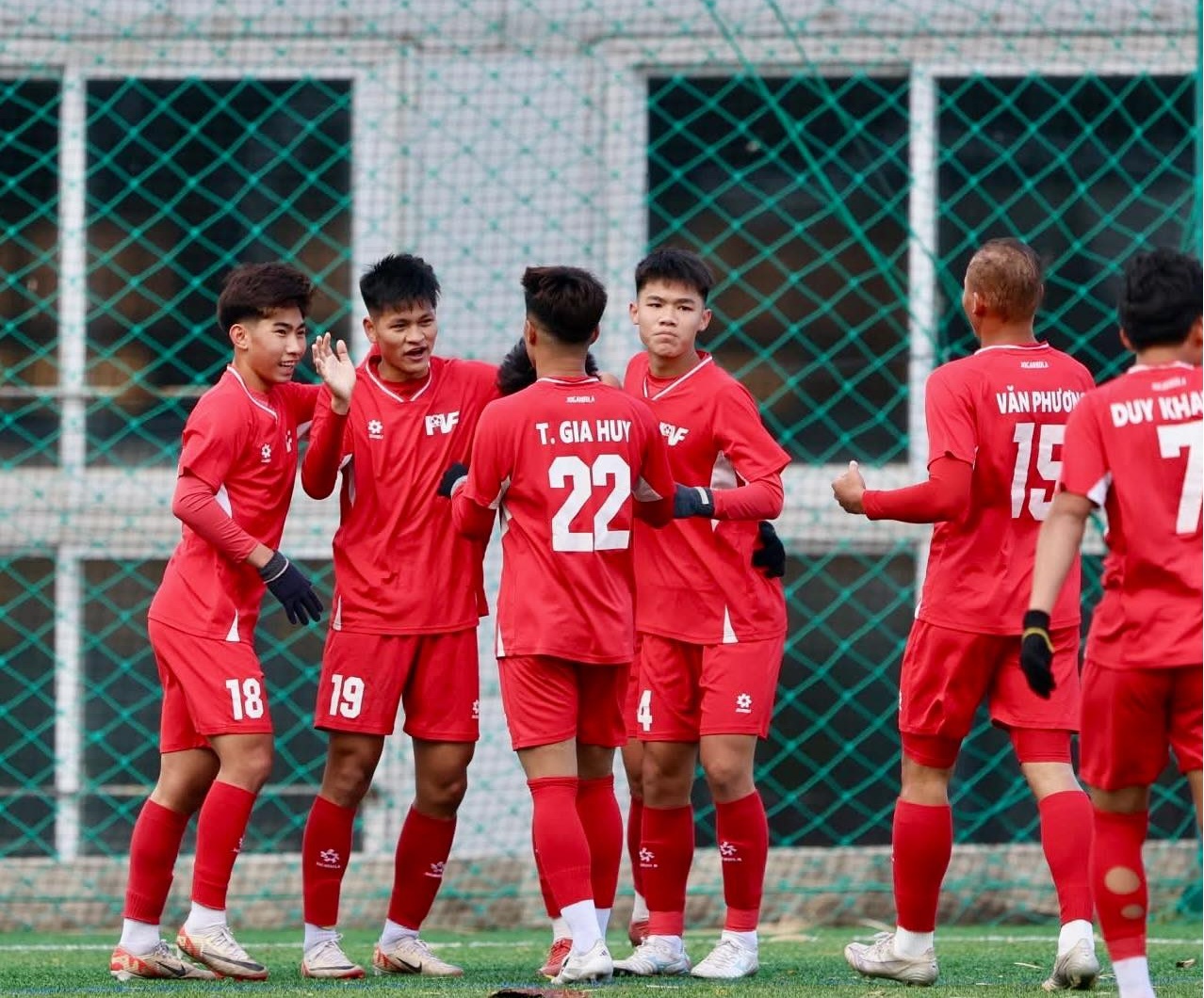 Thi đấu quả cảm trước đối thủ Hàn Quốc, đội bóng Việt Nam đạt thành tích bất bại- Ảnh 2. Thi đấu quả cảm trước đối thủ Hàn Quốc, đội bóng Việt Nam đạt thành tích bất bại- Ảnh 2.