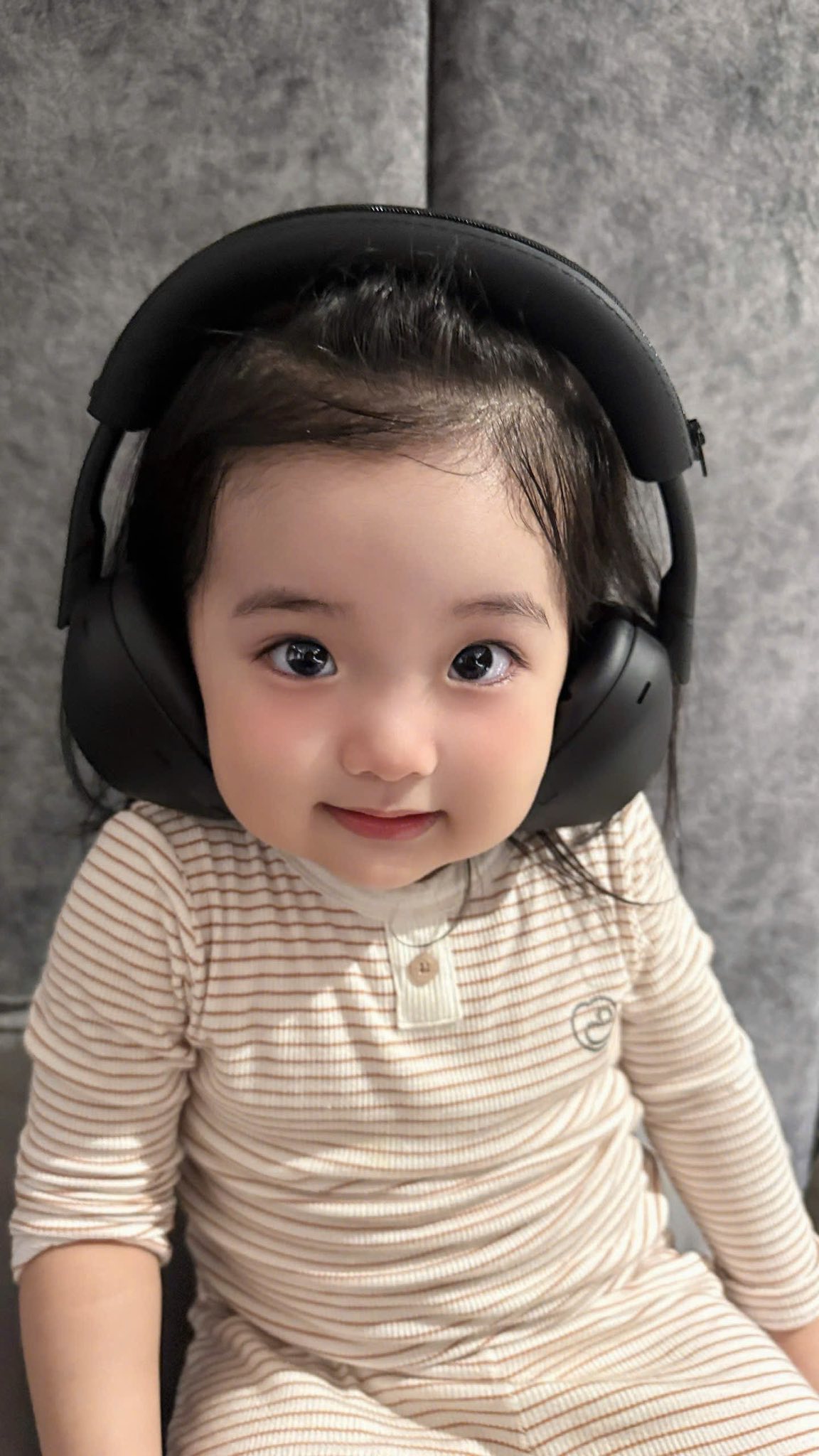 Không thể rời mắt khỏi Lisa nhà Khánh Thi - Phan Hiển, loạt ảnh đời thường gây sốt vì đáng yêu như hoạt hình- Ảnh 2. Không thể rời mắt khỏi Lisa nhà Khánh Thi - Phan Hiển, loạt ảnh đời thường gây sốt vì đáng yêu như hoạt hình- Ảnh 2.