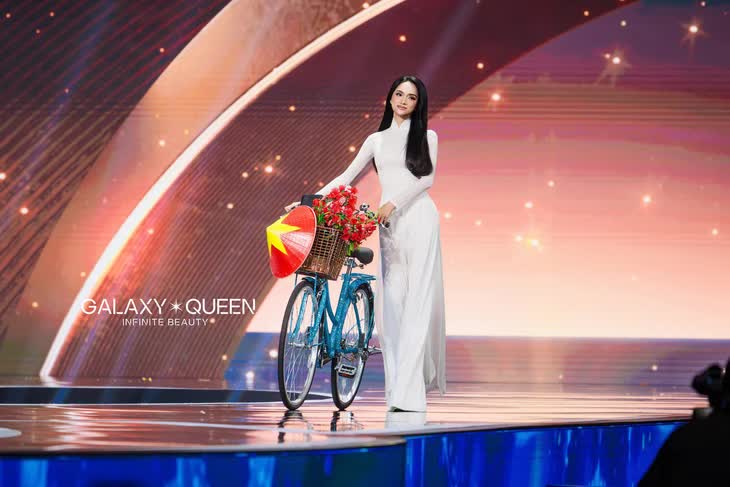 Dàn sao Việt sang Thái ủng hộ Hương Giang: Khí thế hừng hực trước thềm Chung kết Miss Universe!- Ảnh 10.