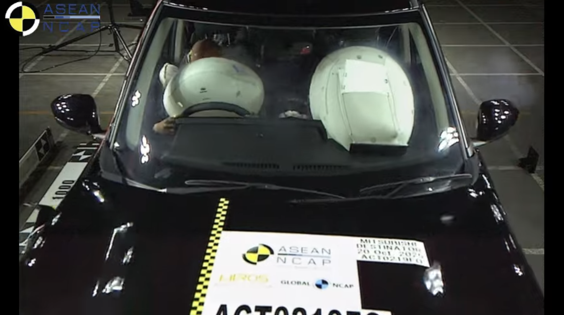 Mitsubishi Destinator bản cho Việt Nam thể hiện ra sao khi bị đâm mạnh với 2 người lớn, 2 trẻ nhỏ ngồi ghế an toàn trên xe?- Ảnh 5. Mitsubishi Destinator bản cho Việt Nam thể hiện ra sao khi bị đâm mạnh với 2 người lớn, 2 trẻ nhỏ ngồi ghế an toàn trên xe?- Ảnh 5.