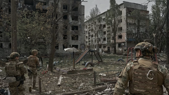 Mặt trận Pokrovsk nóng rực: Nga chơi 'ván bài UAV' với Ukraine- Ảnh 3.