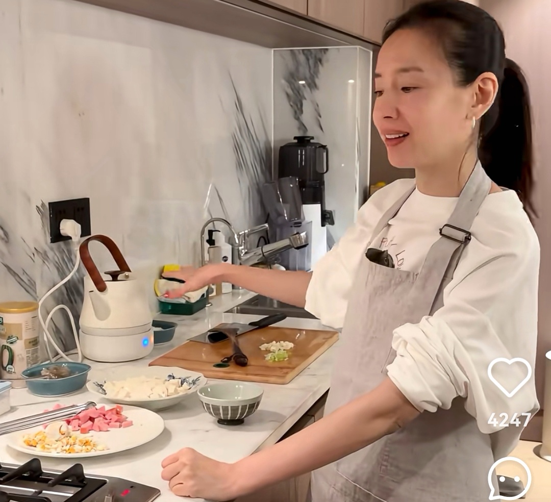 Diễn viên Đổng Khiết nấu món gì mà lan truyền chóng mặt, thu hút 30.000 lượt thích từ cư dân mạng?- Ảnh 4. Diễn viên Đổng Khiết nấu món gì mà lan truyền chóng mặt, thu hút 30.000 lượt thích từ cư dân mạng?- Ảnh 4.