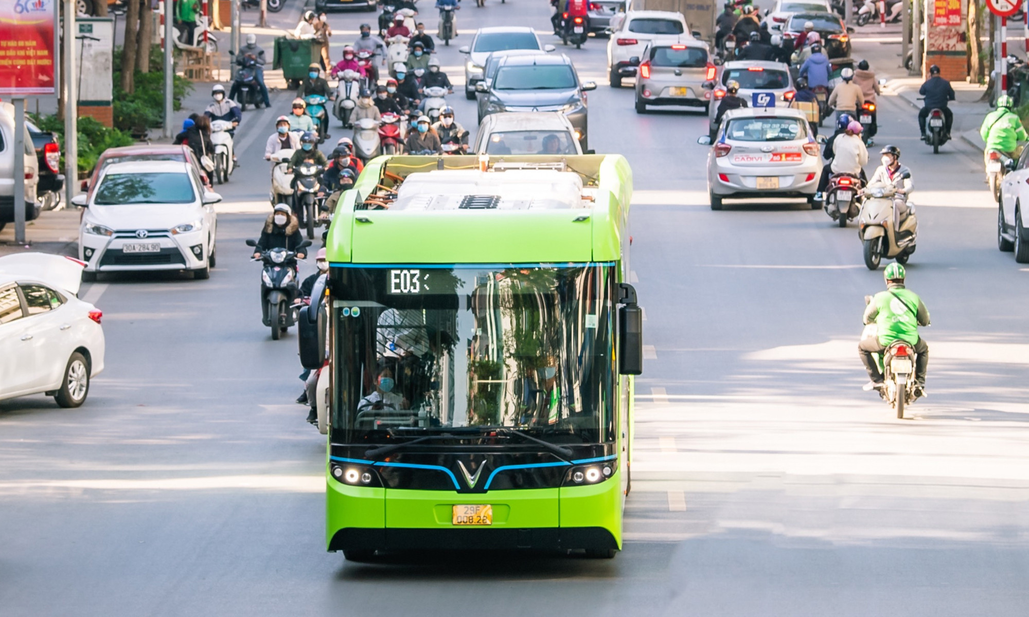 Đến năm 2030, 100% phương tiện giao thông công cộng tại Hà Nội, TP.HCM dùng năng lượng sạch- Ảnh 1.