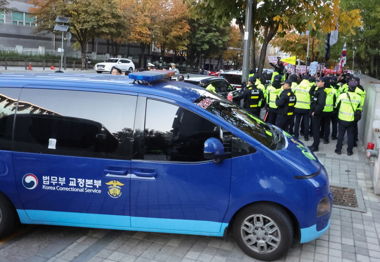 Vụ thiết quân luật Hàn Quốc: "Trò chơi drone mạo hiểm" của cựu Tổng thống Yoon Suk-yeol- Ảnh 2. Vụ thiết quân luật Hàn Quốc: "Trò chơi drone mạo hiểm" của cựu Tổng thống Yoon Suk-yeol- Ảnh 2.
