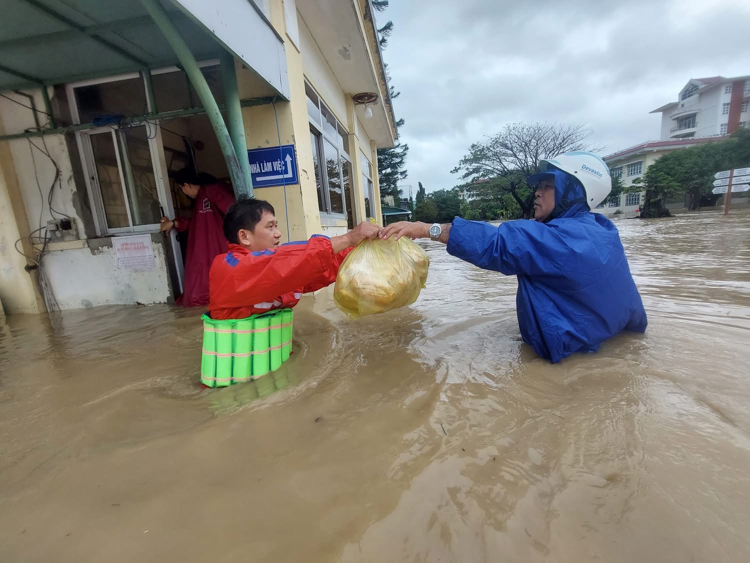 Ngày 20-11 khó quên trong một ngôi trường tại “rốn lũ” Gia Lai- Ảnh 2.