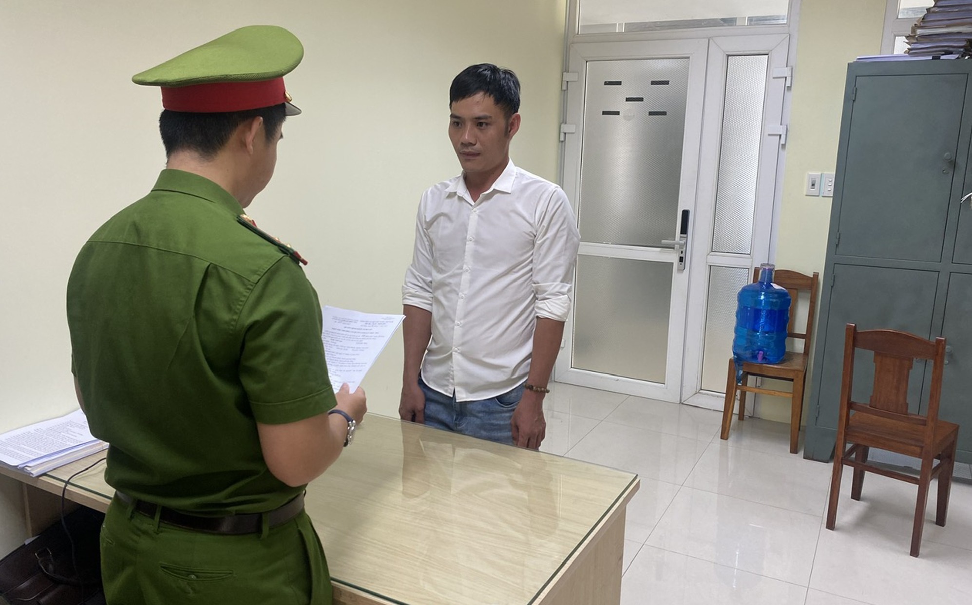 Khởi tố, cấm đi khỏi nơi cư trú với Trần Viết Lực- Ảnh 1. Khởi tố, cấm đi khỏi nơi cư trú với Trần Viết Lực- Ảnh 1.