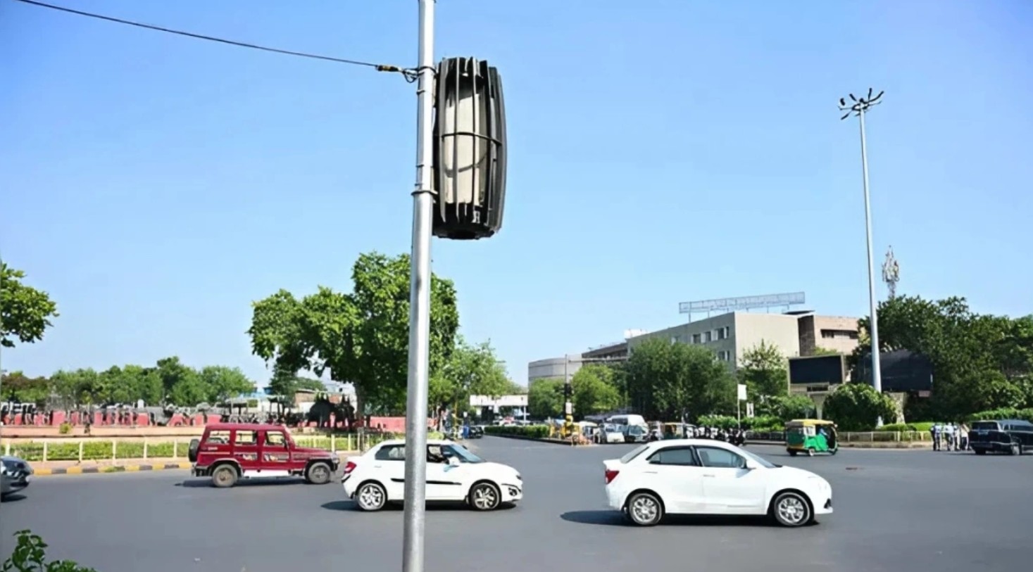 Thành phố lắp máy lọc không khí ngoài đường vì quá ô nhiễm- Ảnh 1. Thành phố lắp máy lọc không khí ngoài đường vì quá ô nhiễm- Ảnh 1.