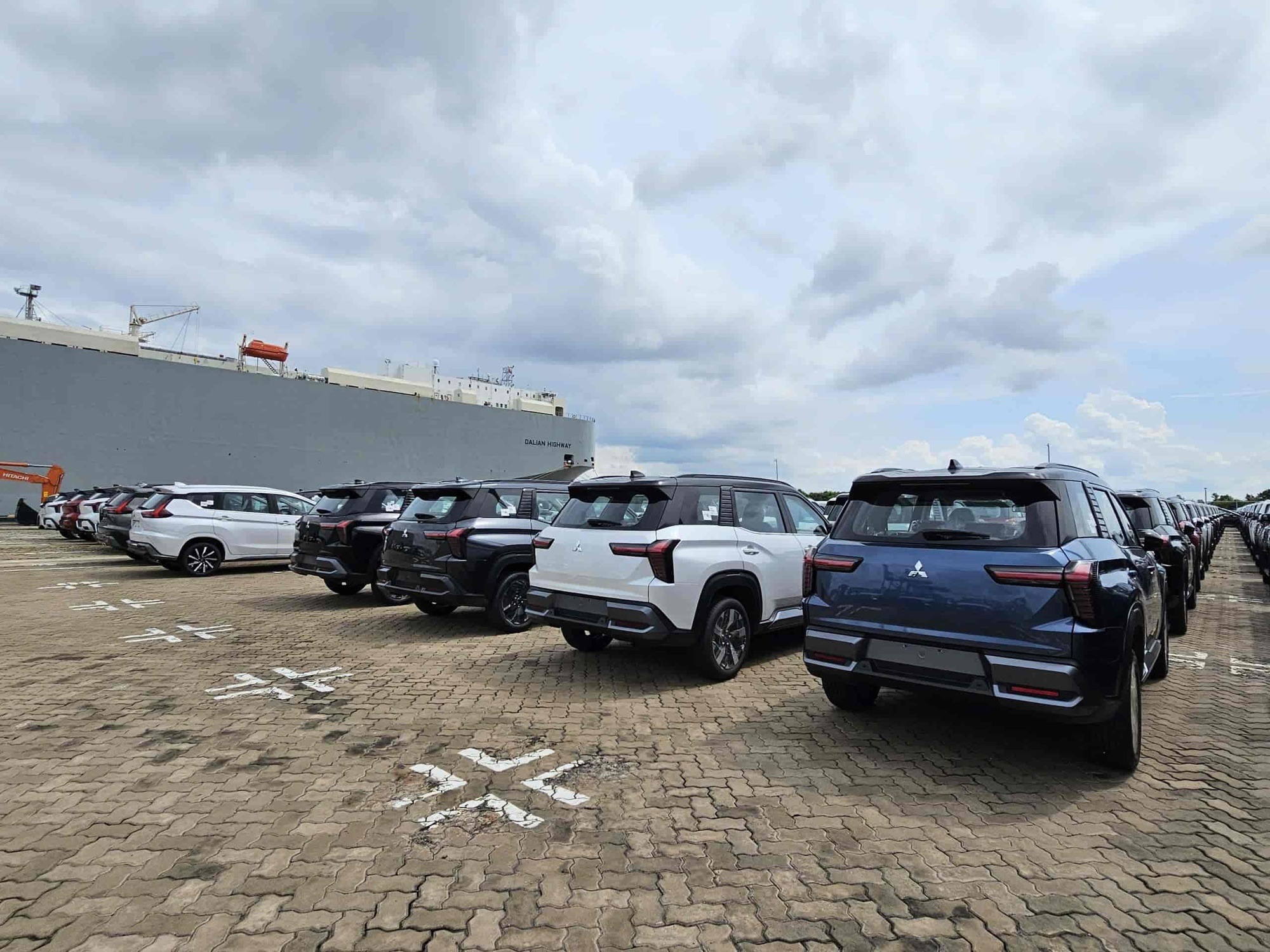 Mitsubishi Destinator bản cho Việt Nam thể hiện ra sao khi bị đâm mạnh với 2 người lớn, 2 trẻ nhỏ ngồi ghế an toàn trên xe?- Ảnh 7. Mitsubishi Destinator bản cho Việt Nam thể hiện ra sao khi bị đâm mạnh với 2 người lớn, 2 trẻ nhỏ ngồi ghế an toàn trên xe?- Ảnh 7.