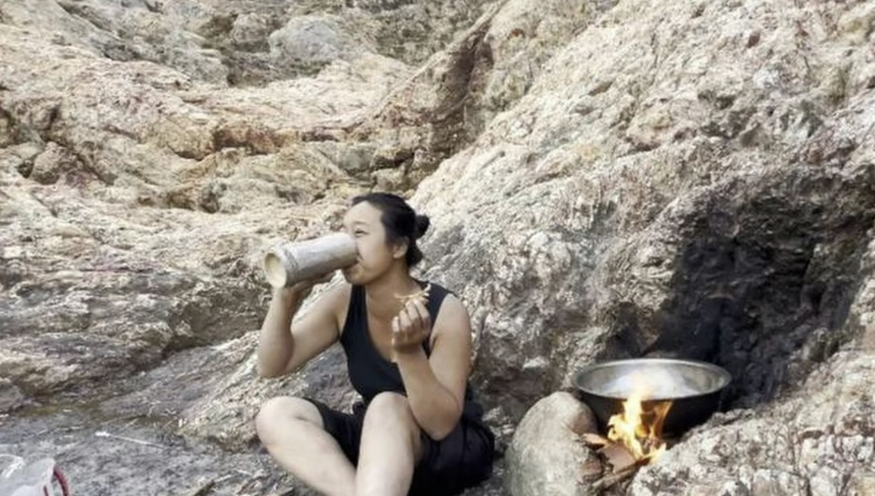 Ăn 50 con chuột, giảm 14kg: Cô gái trẻ “lột xác” sau 35 ngày sinh tồn giữa thiên nhiên hoang dã- Ảnh 3. Ăn 50 con chuột, giảm 14kg: Cô gái trẻ “lột xác” sau 35 ngày sinh tồn giữa thiên nhiên hoang dã- Ảnh 3.