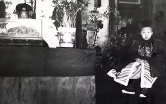 Lý Liên Anh có tuyệt kỹ gì khiến Từ Hy không rời, Quang Tự ghi ơn, Trân phi trước khi chết vẫn gọi tên?- Ảnh 4. Phổ Nghi khóc thét khi đăng cơ, cha ruột liền vỗ về bằng 6 chữ: Về sau từng chữ đều ứng nghiệm