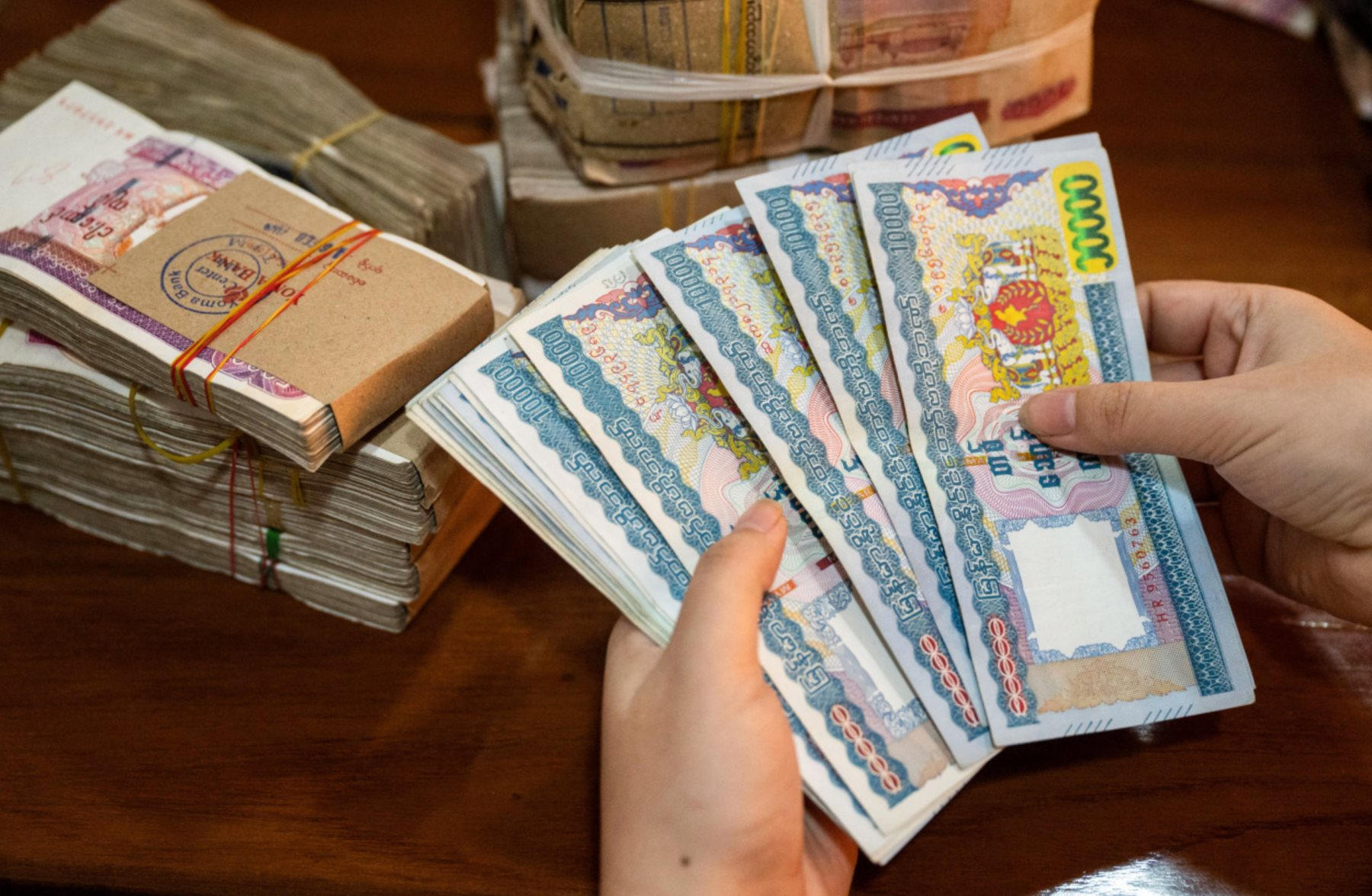 Trung Quốc đang âm thầm làm việc này tại một quốc gia Đông Nam Á, có khả năng 'cắt đứt' quyền trừng phạt của Mỹ- Ảnh 1.