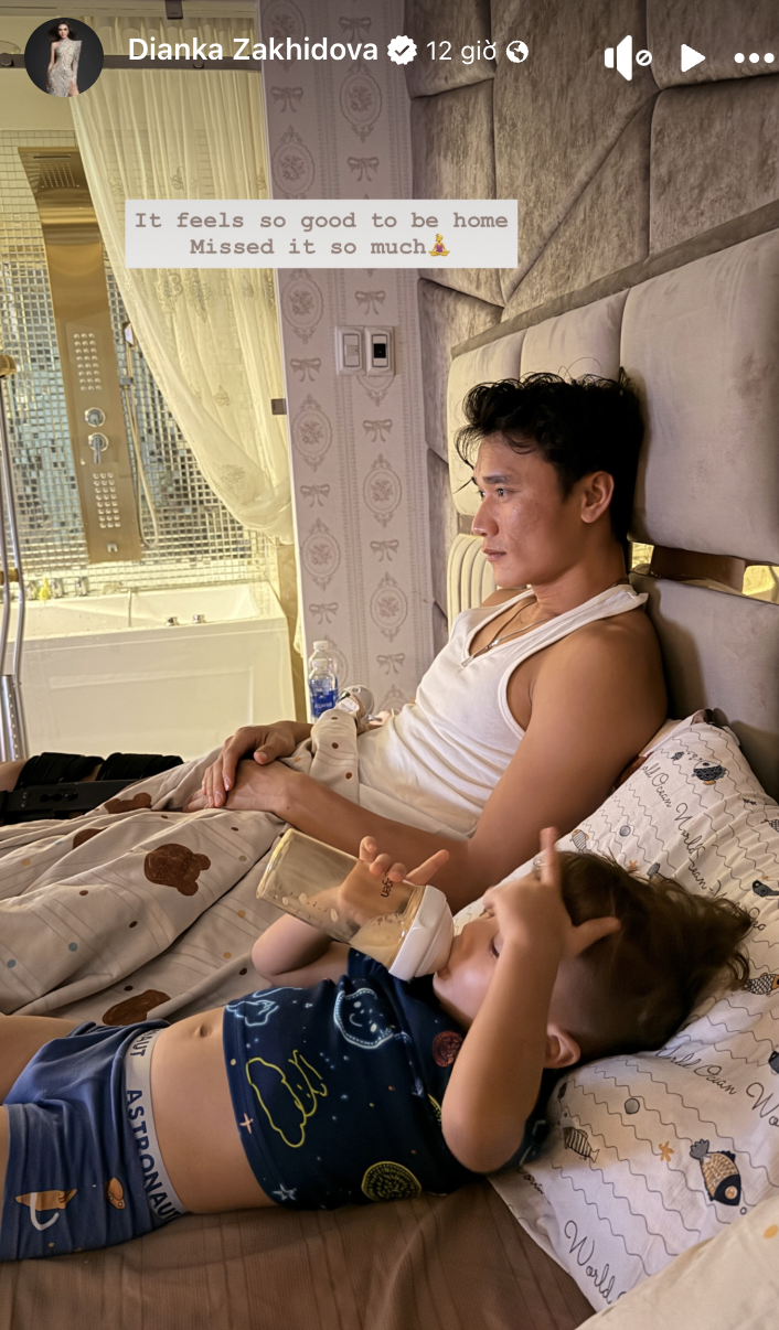 Chạnh lòng hình ảnh thủ môn quốc dân Bùi Tiến Dũng ngồi xe lăn lặng lẽ ở sân bay- Ảnh 3. Chạnh lòng hình ảnh thủ môn quốc dân Bùi Tiến Dũng ngồi xe lăn lặng lẽ ở sân bay- Ảnh 3.