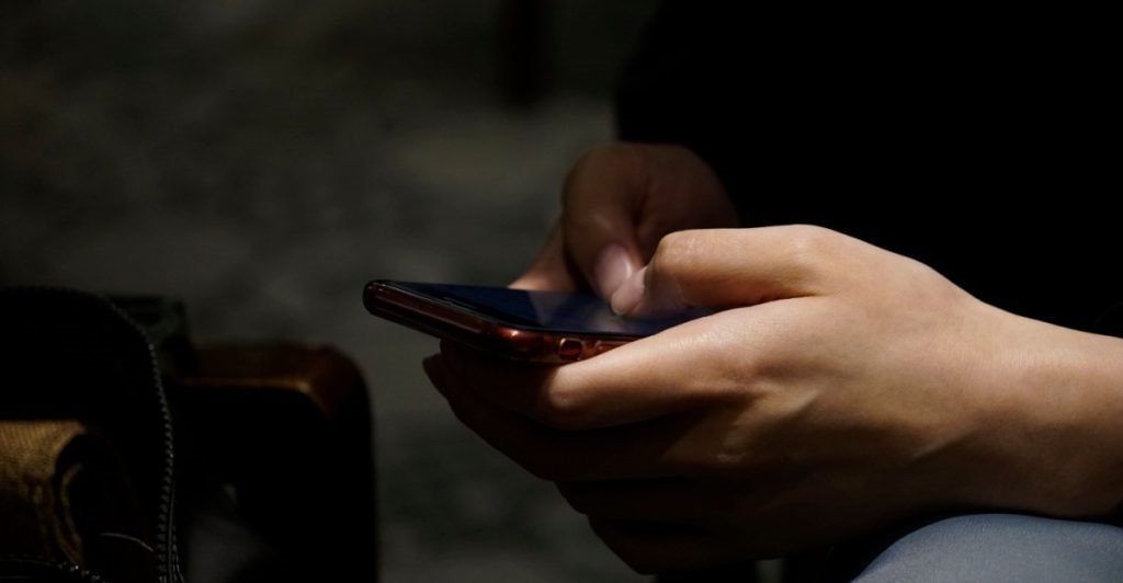 Chuyện chẳng biết nên khóc hay cười: Đến kẻ cướp cũng trả lại điện thoại Samsung vì "chê không muốn lấy"- Ảnh 2.