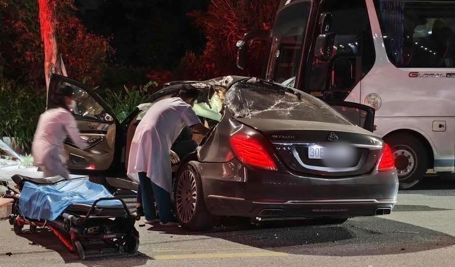 Tai nạn ở Quảng Ninh: Siêu xe Maybach biến dạng- Ảnh 1. Tai nạn ở Quảng Ninh: Siêu xe Maybach biến dạng- Ảnh 1.