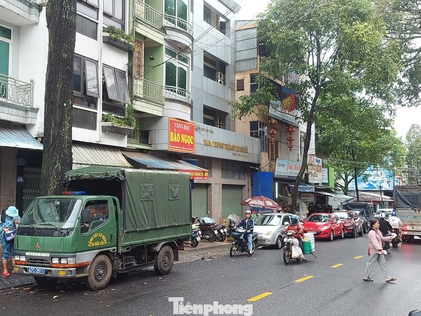 Công an xuất hiện tại tiệm vàng Kim Môn nổi tiếng tại Đắk Lắk- Ảnh 8.