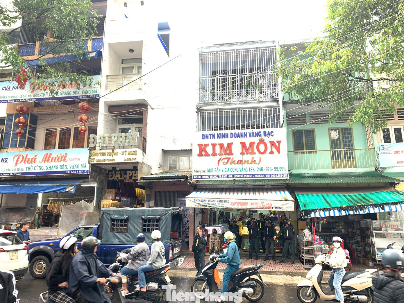 Công an xuất hiện tại tiệm vàng Kim Môn nổi tiếng tại Đắk Lắk- Ảnh 3.
